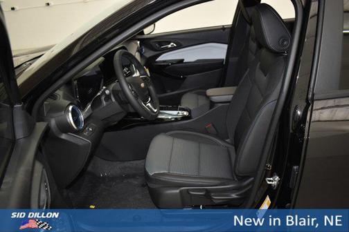 Mosaic Black Metallic 2026 Chevrolet Trax LT