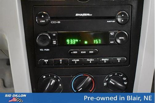 Performance White 2005 Ford Mustang Premium