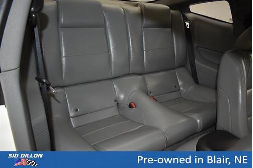 Performance White 2005 Ford Mustang Premium