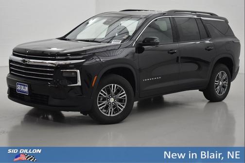 Mosaic Black Metallic 2027 Chevrolet Traverse LT