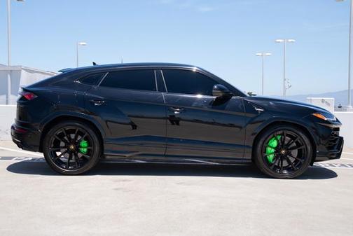 2020 Lamborghini Urus 