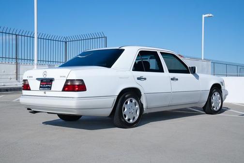 1995 Mercedes-Benz E-Class 