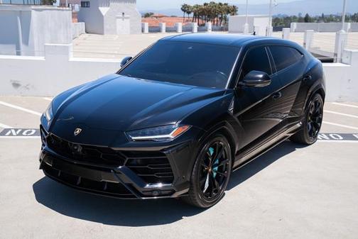 2020 Lamborghini Urus Base