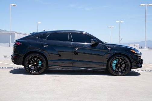 2020 Lamborghini Urus Base