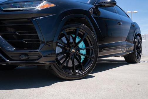 2020 Lamborghini Urus Base