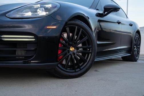 2020 Porsche Panamera GTS