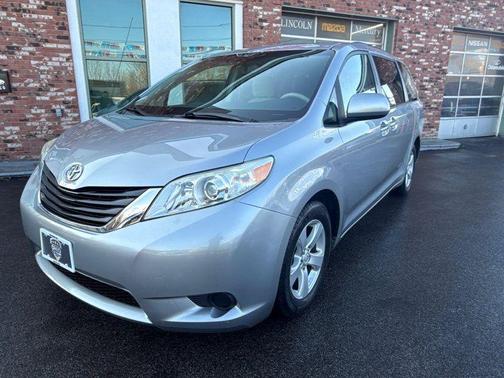 2011 Toyota Sienna LE
