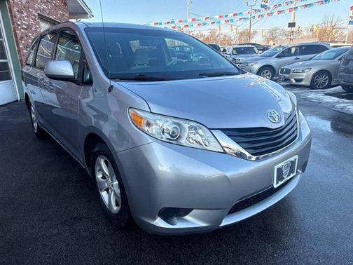 2011 Toyota Sienna LE