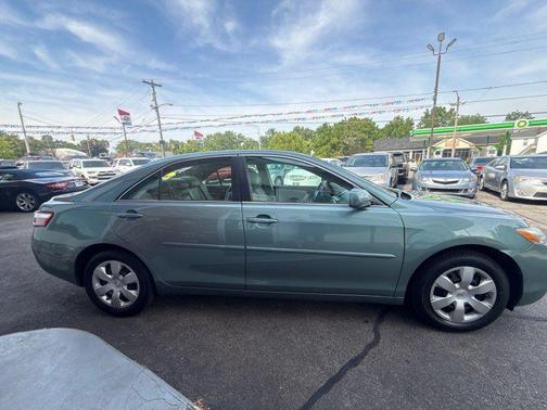 Green 2007 Toyota Camry LE