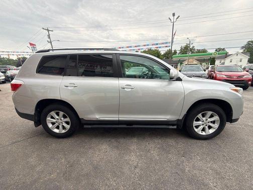 Silver 2013 Toyota Highlander Base Plus