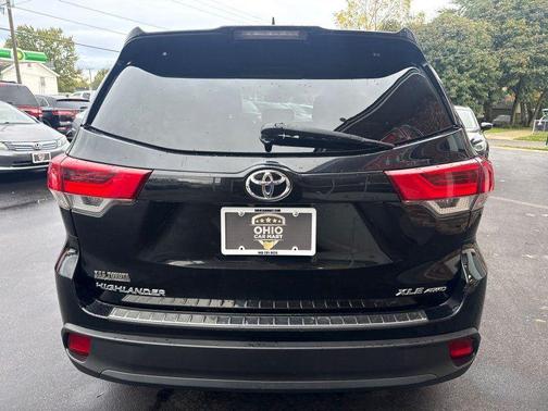Black 2018 Toyota Highlander XLE