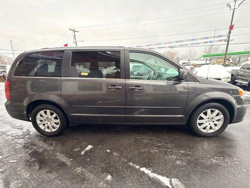 2015 Chrysler Town & Country LX