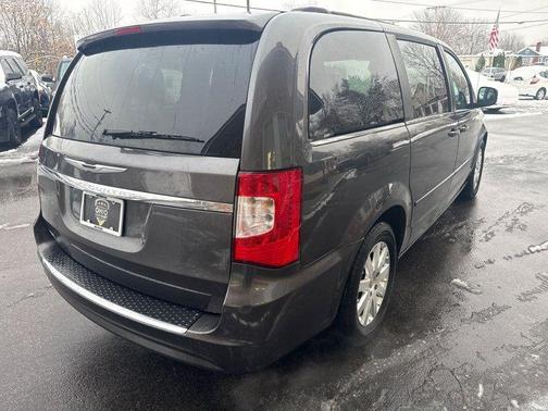 2015 Chrysler Town & Country LX