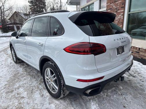 2016 Porsche Cayenne Base