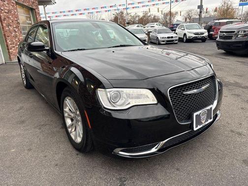 2017 Chrysler 300 Limited