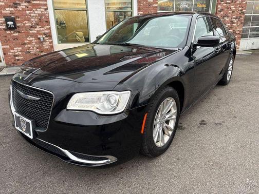 2017 Chrysler 300 Limited