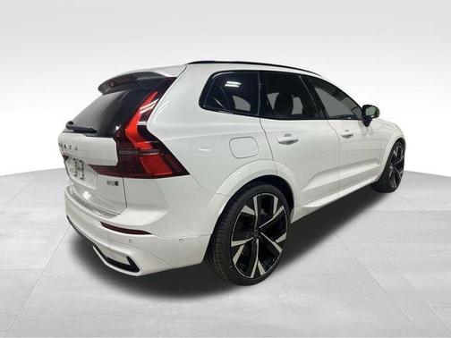 2026 Volvo XC60 B5 Ultra
