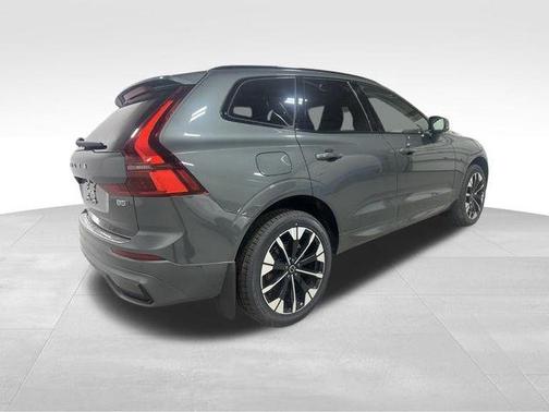 Forest Green 2026 Volvo XC60 B5 Plus