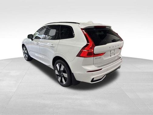 2025 Volvo XC60 Plug-In Hybrid T8 Plus
