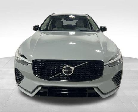 2025 Volvo XC60 B5 Ultra
