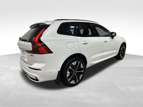 Crystal White Metallic 2026 Volvo XC60 B5 Plus