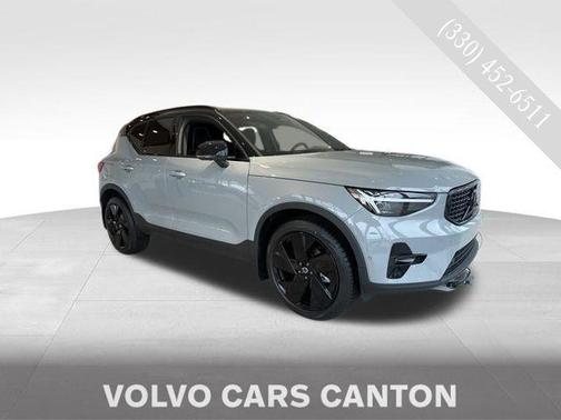 Metallic 2026 Volvo XC40 B5 Ultra Black Edition