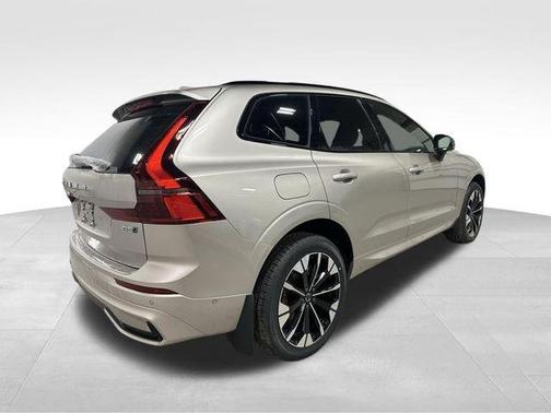 2026 Volvo XC60 B5 Plus