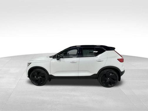 2026 Volvo XC40 B5 Ultra Black Edition