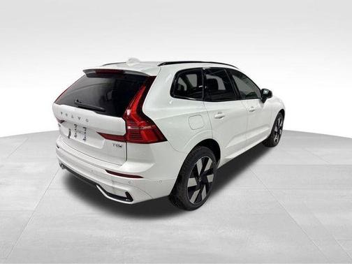 2025 Volvo XC60 Plug-In Hybrid T8 Plus
