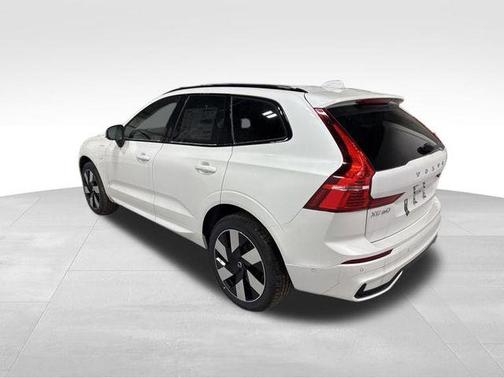 2025 Volvo XC60 Plug-In Hybrid T8 Plus