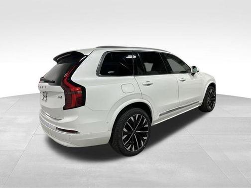 Crystal White Pearl 2026 Volvo XC90 B6 Plus 6-Seater