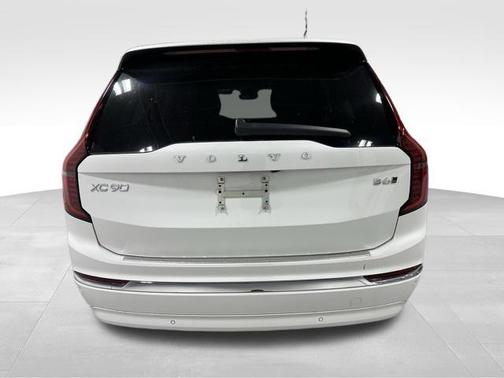Crystal White Pearl 2026 Volvo XC90 B6 Plus 6-Seater
