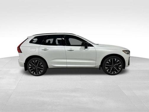 Crystal White Metallic 2026 Volvo XC60 Plug-In Hybrid T8 Ultra