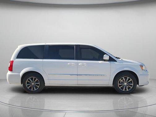 2015 Chrysler Town & Country S