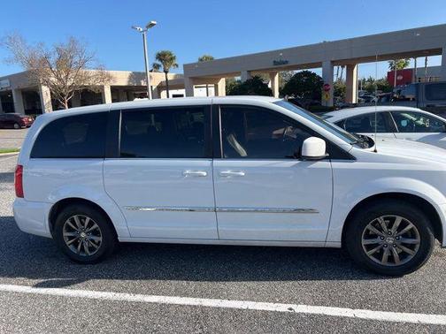 2015 Chrysler Town & Country S