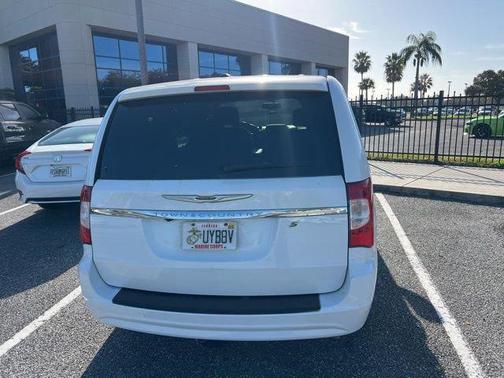 2015 Chrysler Town & Country S