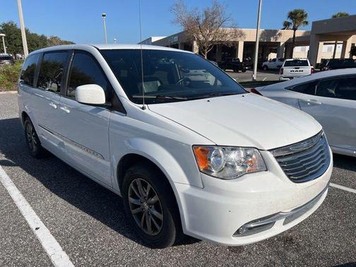 2015 Chrysler Town & Country S
