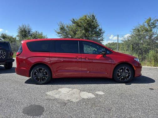 2026 Chrysler Pacifica L