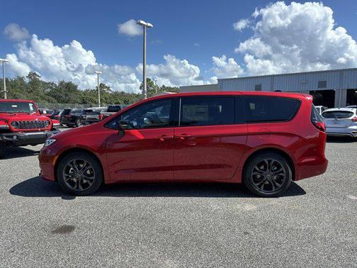 2026 Chrysler Pacifica L