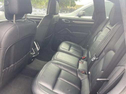 2016 Porsche Cayenne GTS