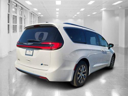 2025 Chrysler Pacifica L