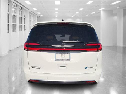 2025 Chrysler Pacifica L