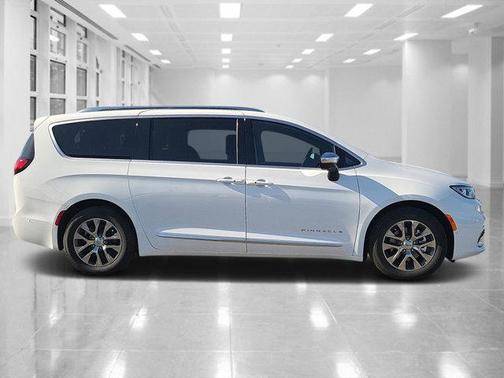 2025 Chrysler Pacifica L