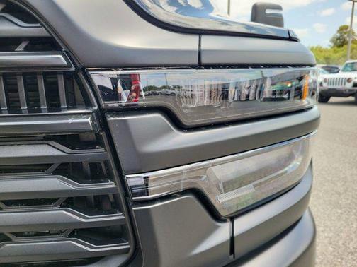 2025 RAM 2500 Tradesman Crew Cab 4x4 6'4' Box