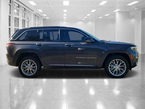 2023 Jeep Grand Cherokee Summit