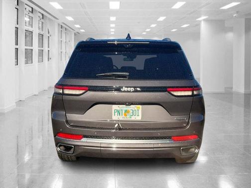 2023 Jeep Grand Cherokee Summit