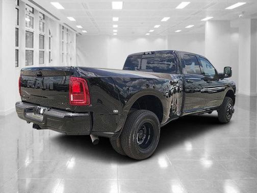 2025 RAM 3500 Laramie Crew Cab 4x4 8' Box