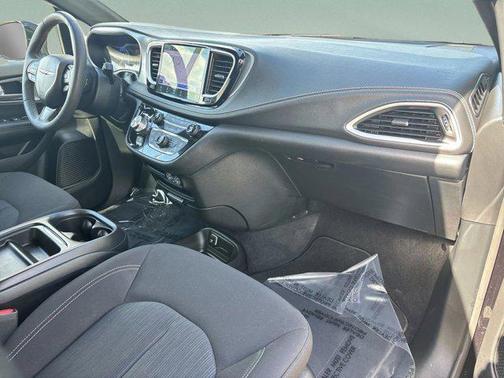 2024 Chrysler Pacifica Touring