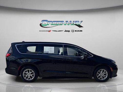 2024 Chrysler Pacifica Touring