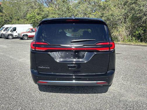 2024 Chrysler Pacifica Touring